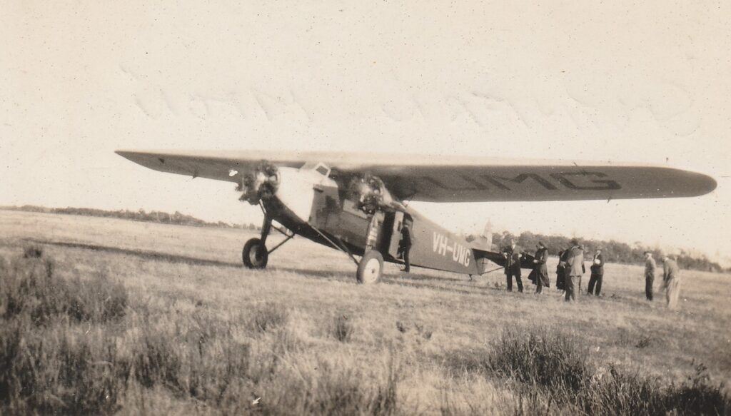 The Tasman of Hart Aircraft Services at Whitemark Aerodrome, Flinders Island