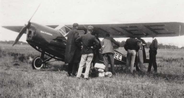 Passengers disembarking from 'Miss Flinders' at Whitemark Aerodrome, Flinders Island