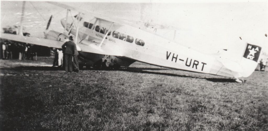 DH.86 'Loina' at Whitemark Aerodrome, Flinders Island