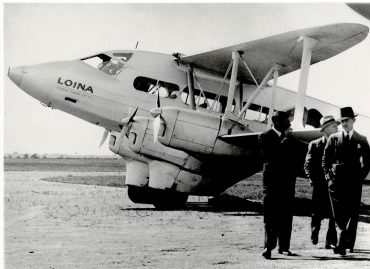 DH.86 'Loina' with Max Brown on left